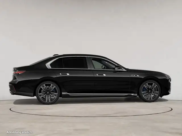 BMW 7 Series view 8