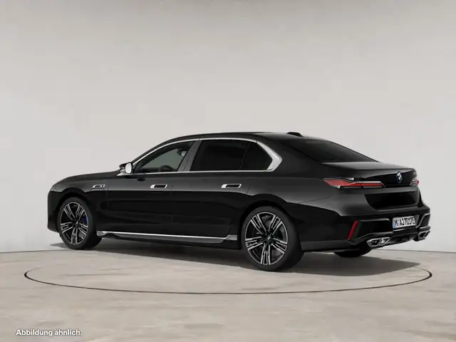 BMW 7 Series view 6