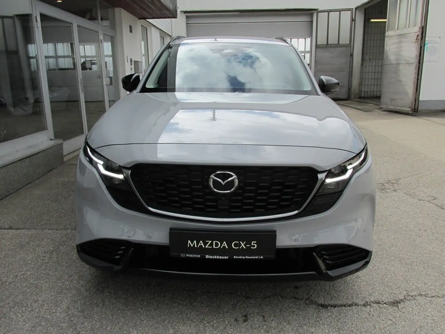 Mazda CX-5 e-Skyactiv G141 MHEV AWD Homura Aut. Grau - 2