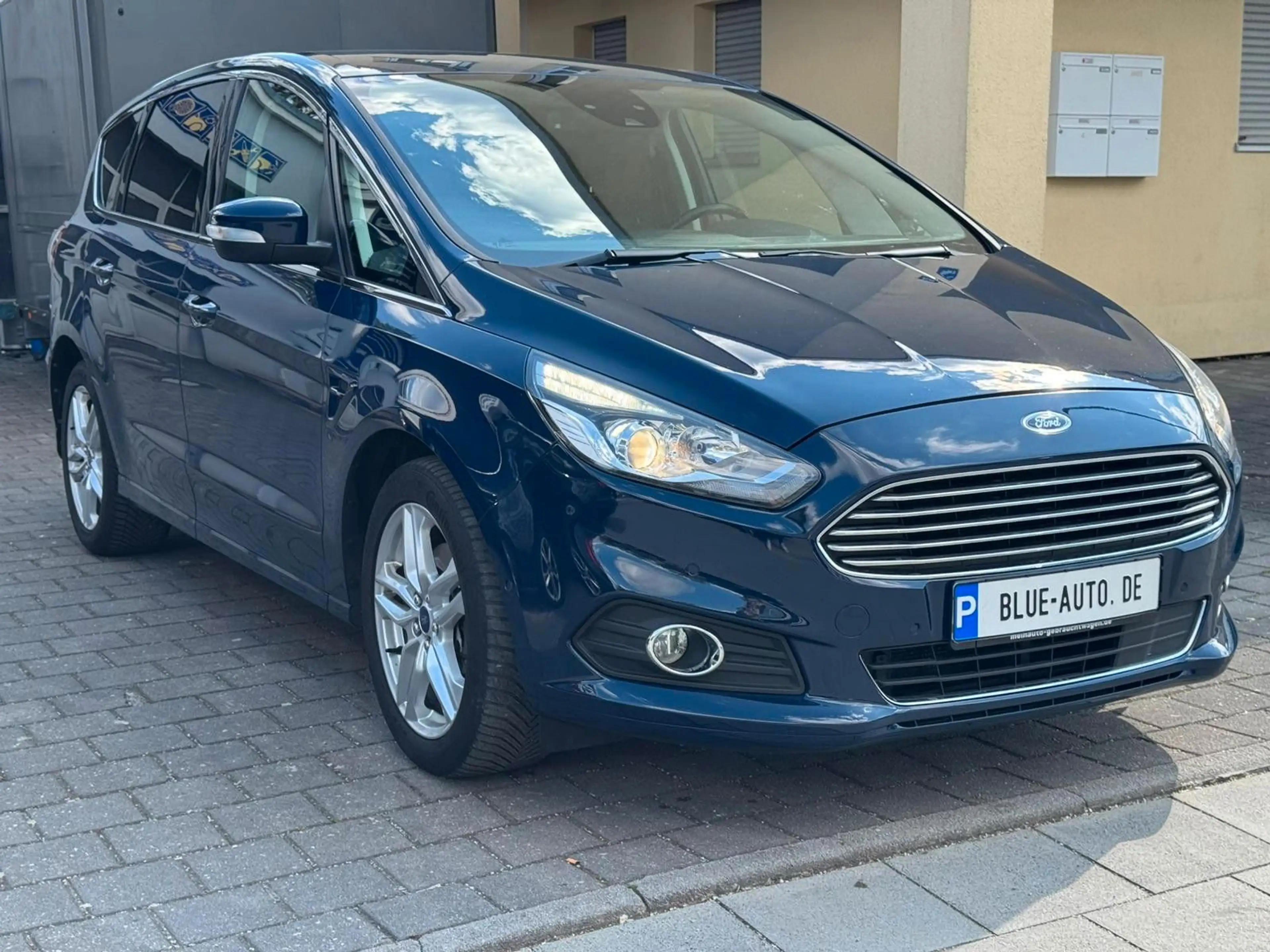 Ford S-Max Titanium 2.0 Aut. NAVI*R-KAM* — photo 3