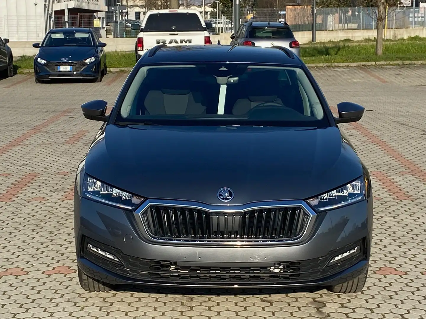 Skoda Octavia Wagon 2.0 tdi evo Ambition 115cv dsg NUOVA Grau - 2