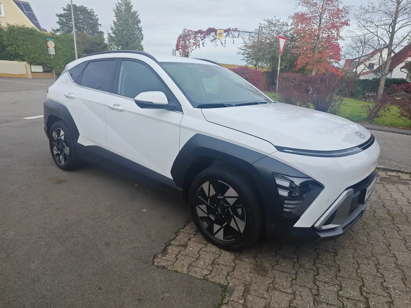Hyundai KONA Prime 4WD,HU/AU:01/27,AHK ,Allwetterreifen Weiß - 1