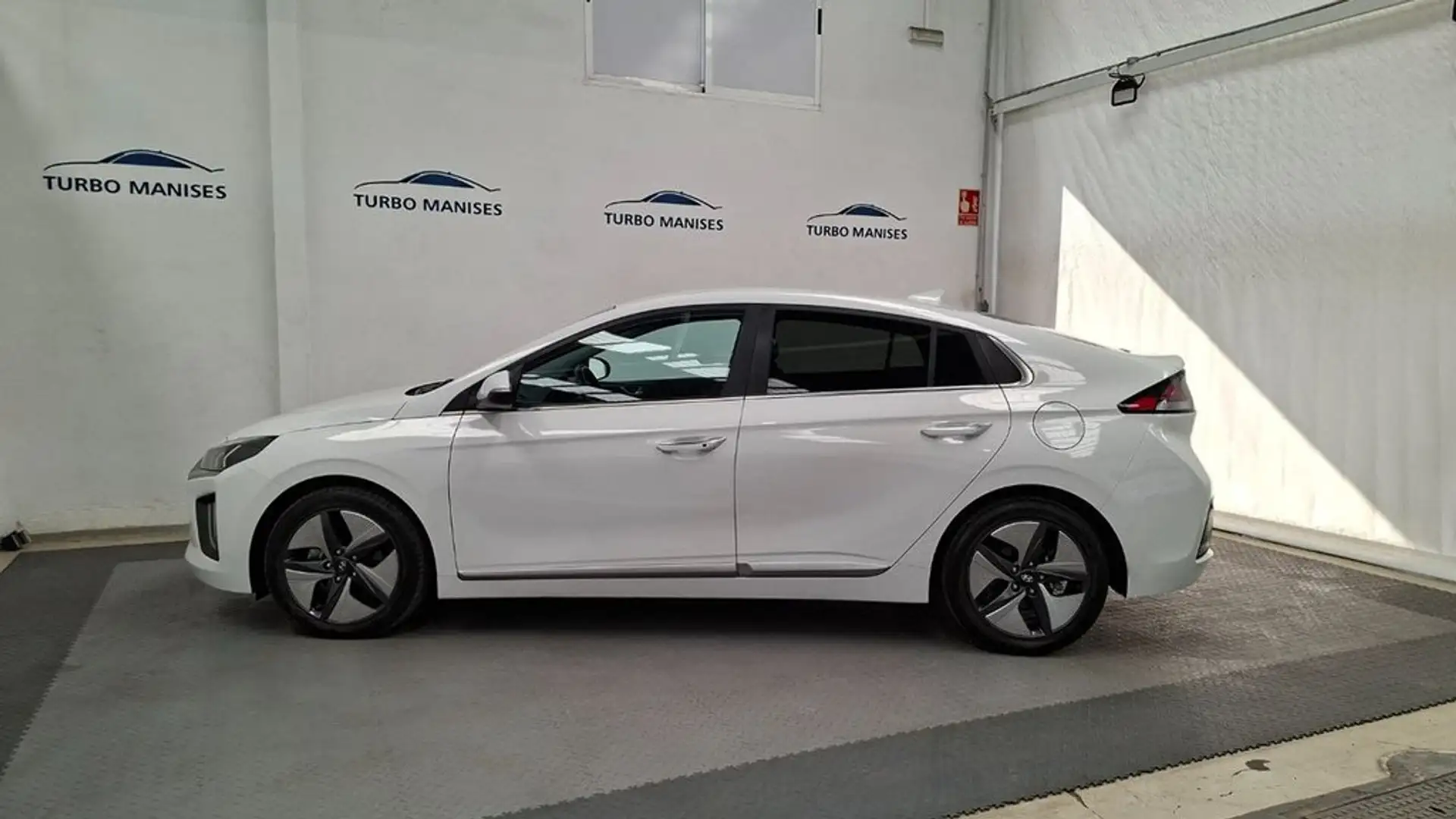 Hyundai IONIQ 1.6 GDI HEV Tecno DCT Blanco - 2