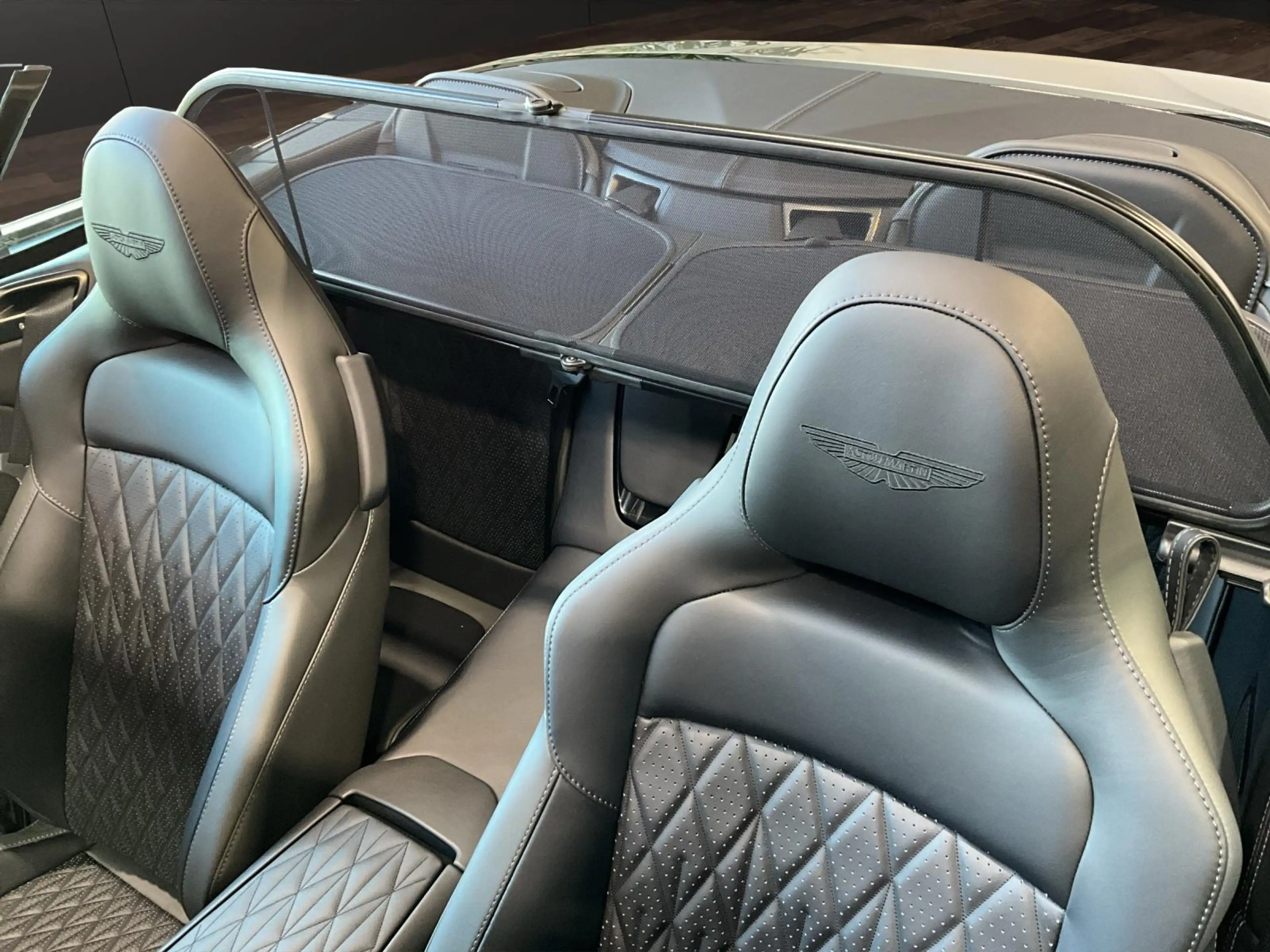 Aston Martin DB12 Volante Roadster*MATRIX-LED*360°*21"* — photo 13
