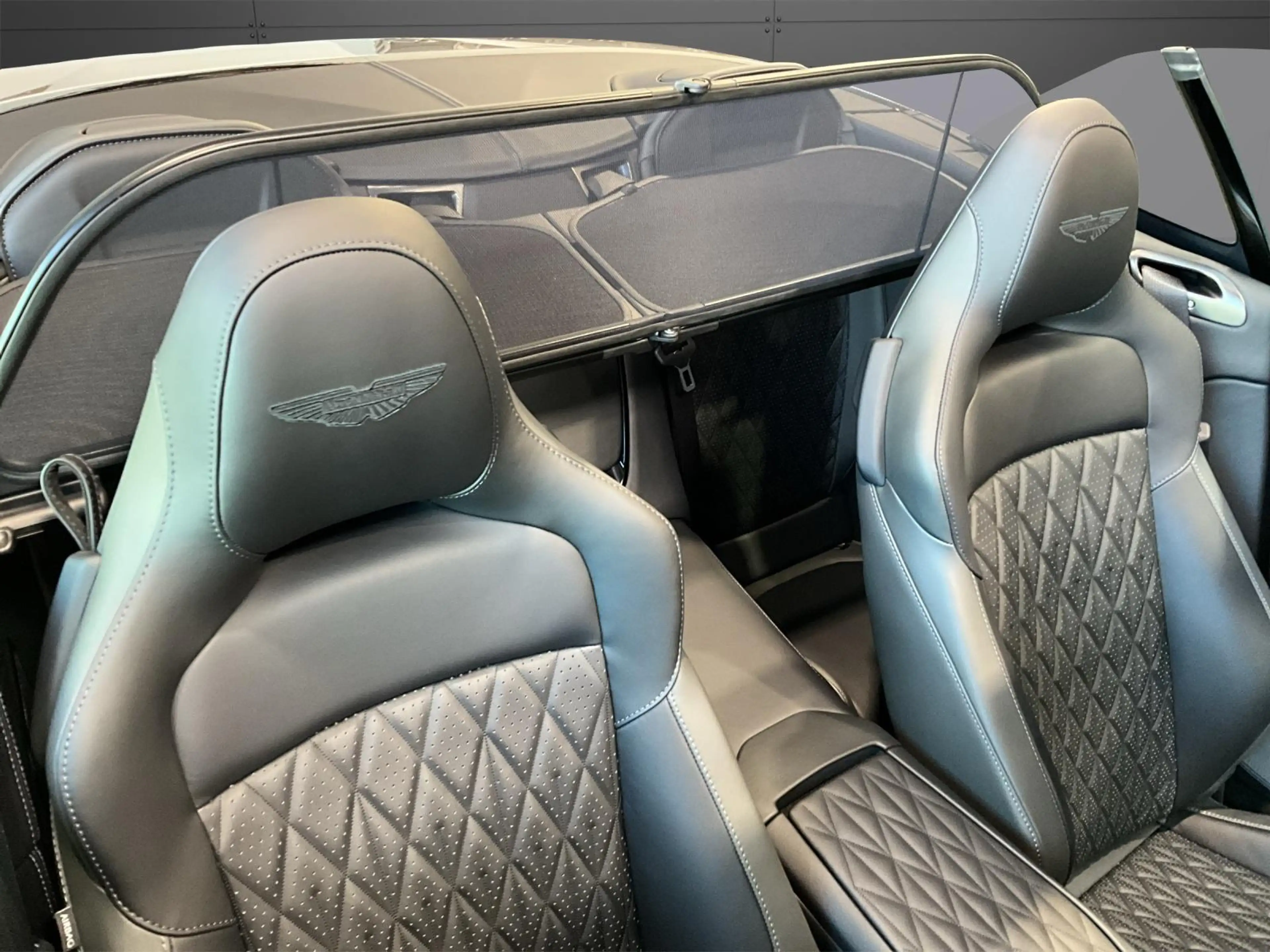Aston Martin DB12 Volante Roadster*MATRIX-LED*360°*21"* — photo 14