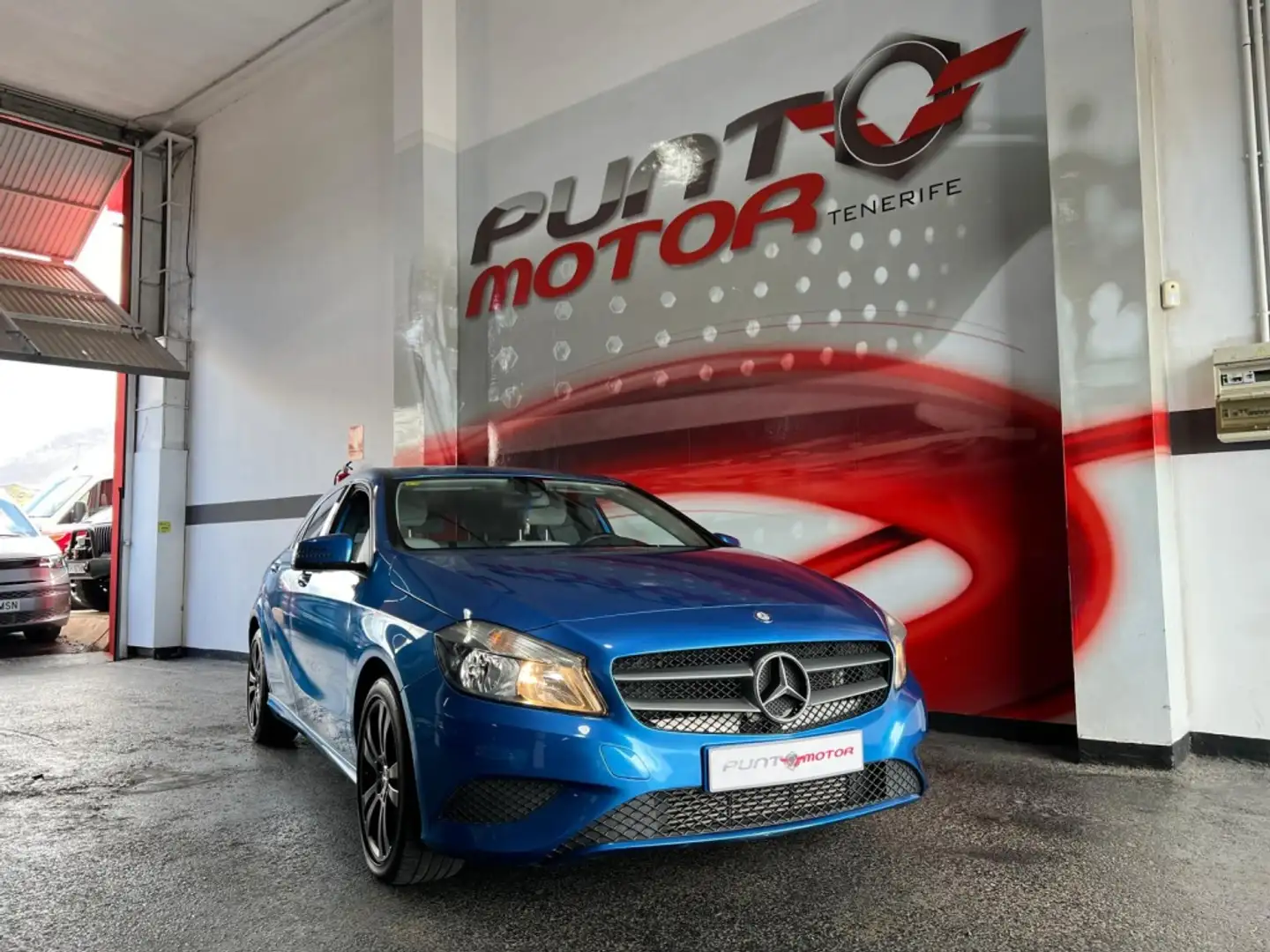 Mercedes-Benz A 180 BE AMG Line 7G-DCT Modrá - 1