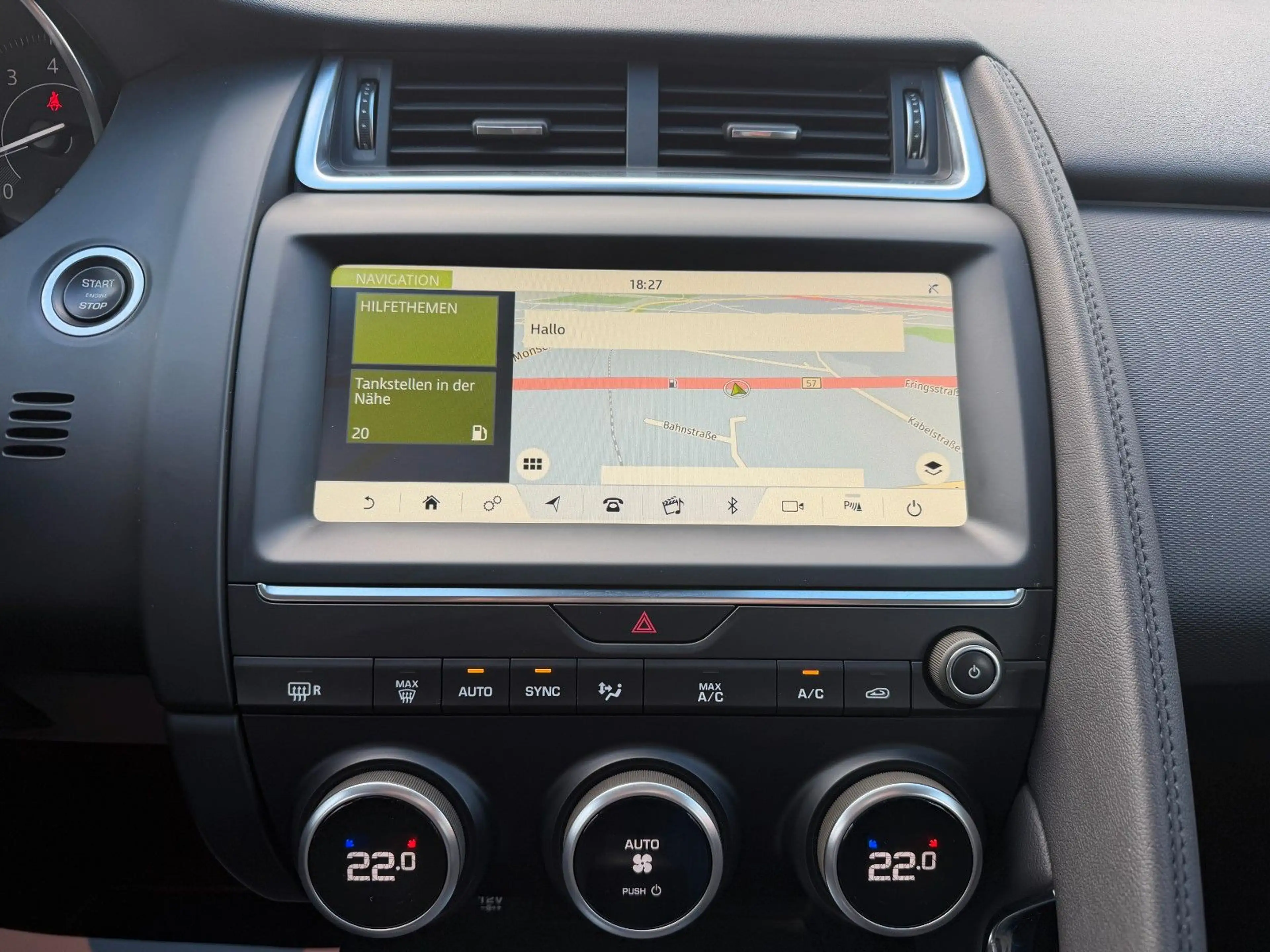 Jaguar E-Pace E-PACE Basis AWD NAVI KAMERA — photo 14