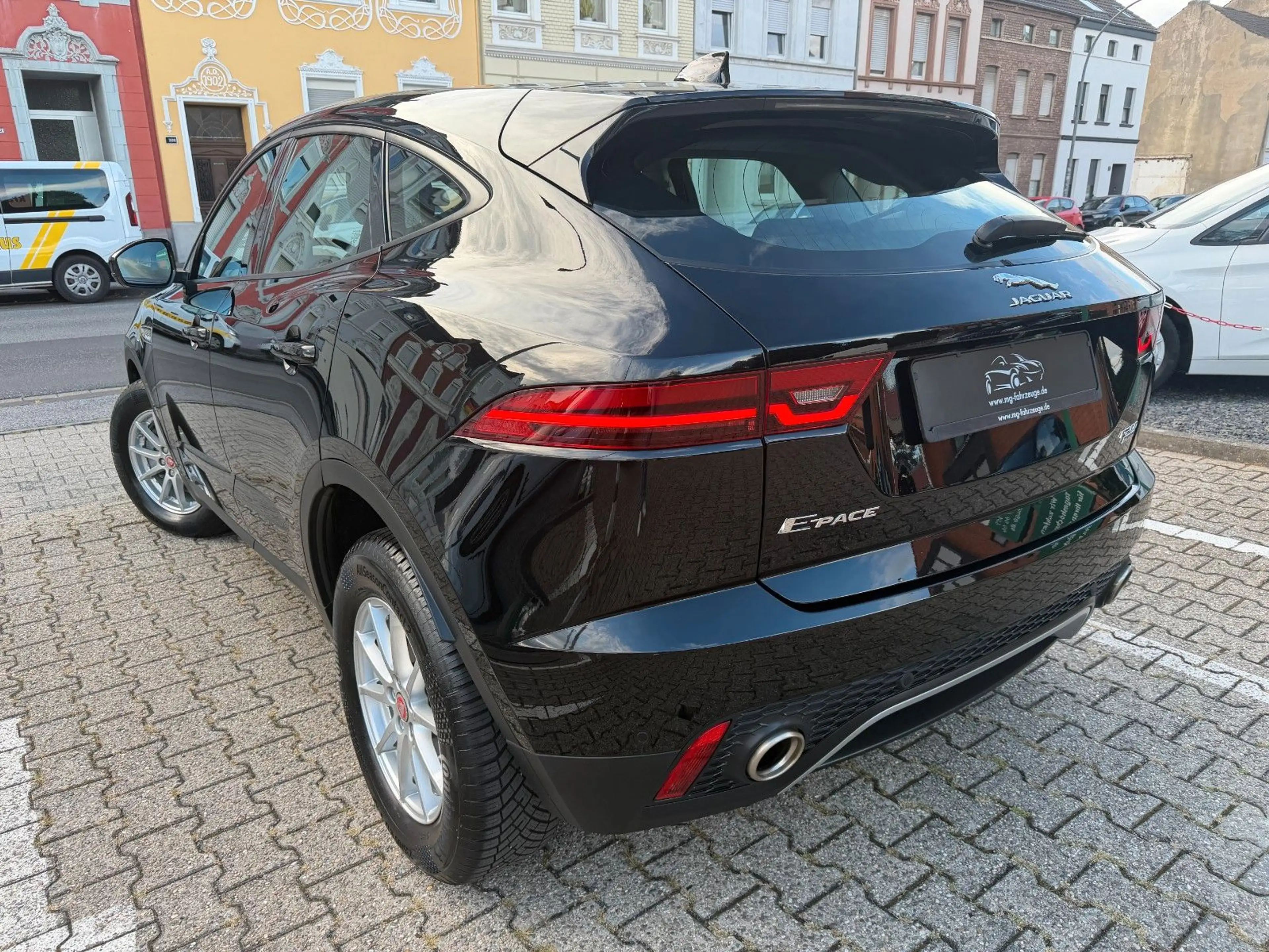 Jaguar E-Pace E-PACE Basis AWD NAVI KAMERA — photo 5