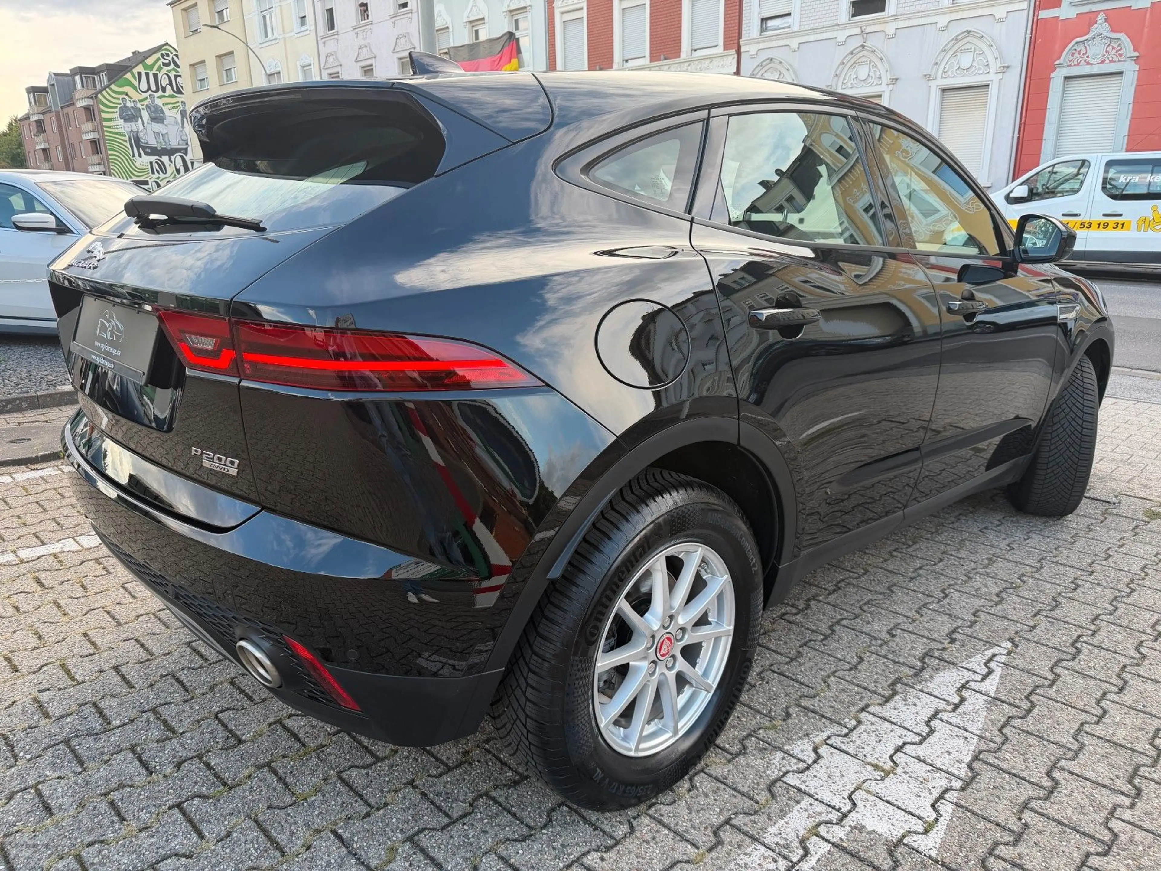 Jaguar E-Pace E-PACE Basis AWD NAVI KAMERA — photo 3