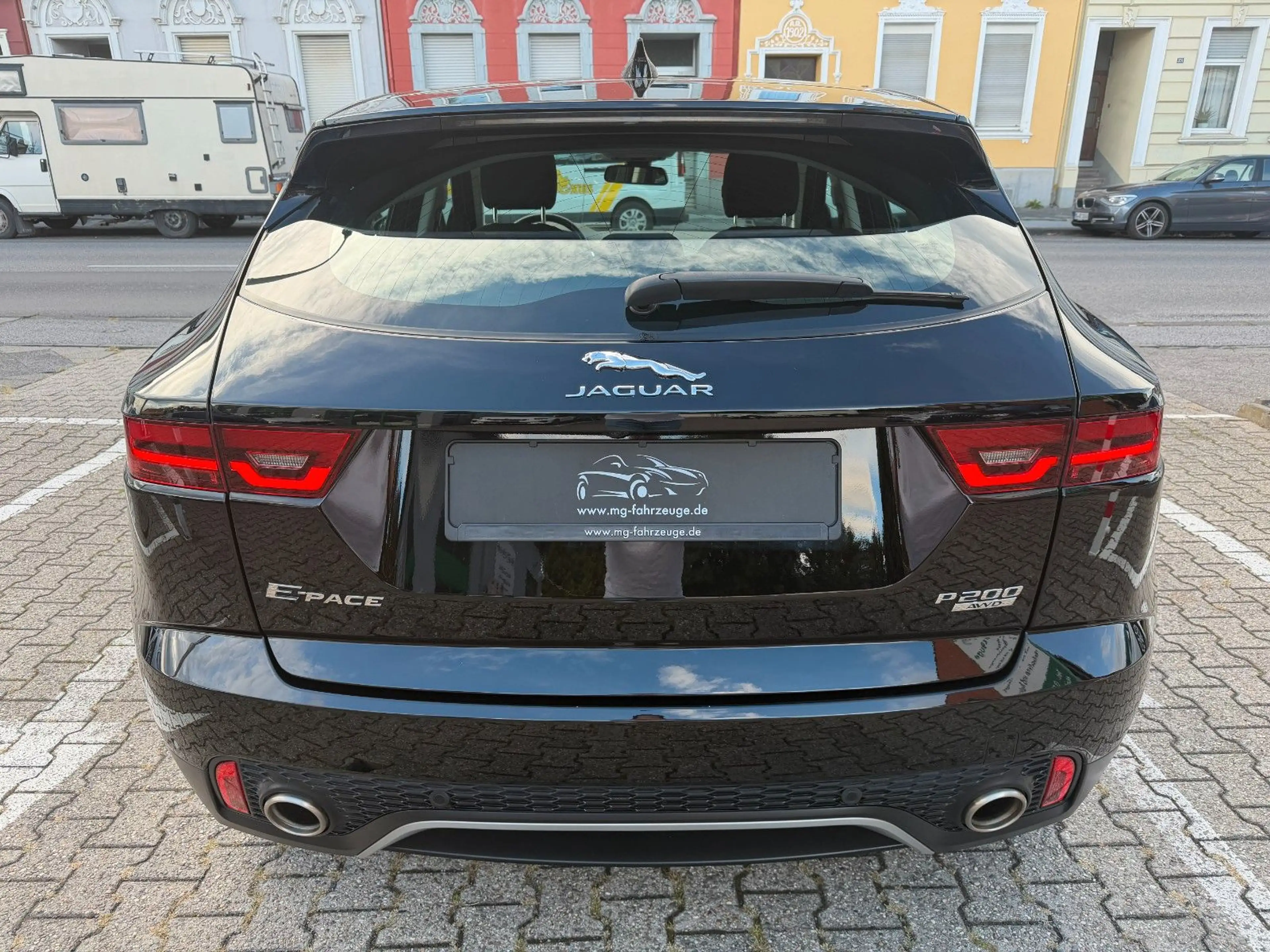 Jaguar E-Pace E-PACE Basis AWD NAVI KAMERA — photo 4