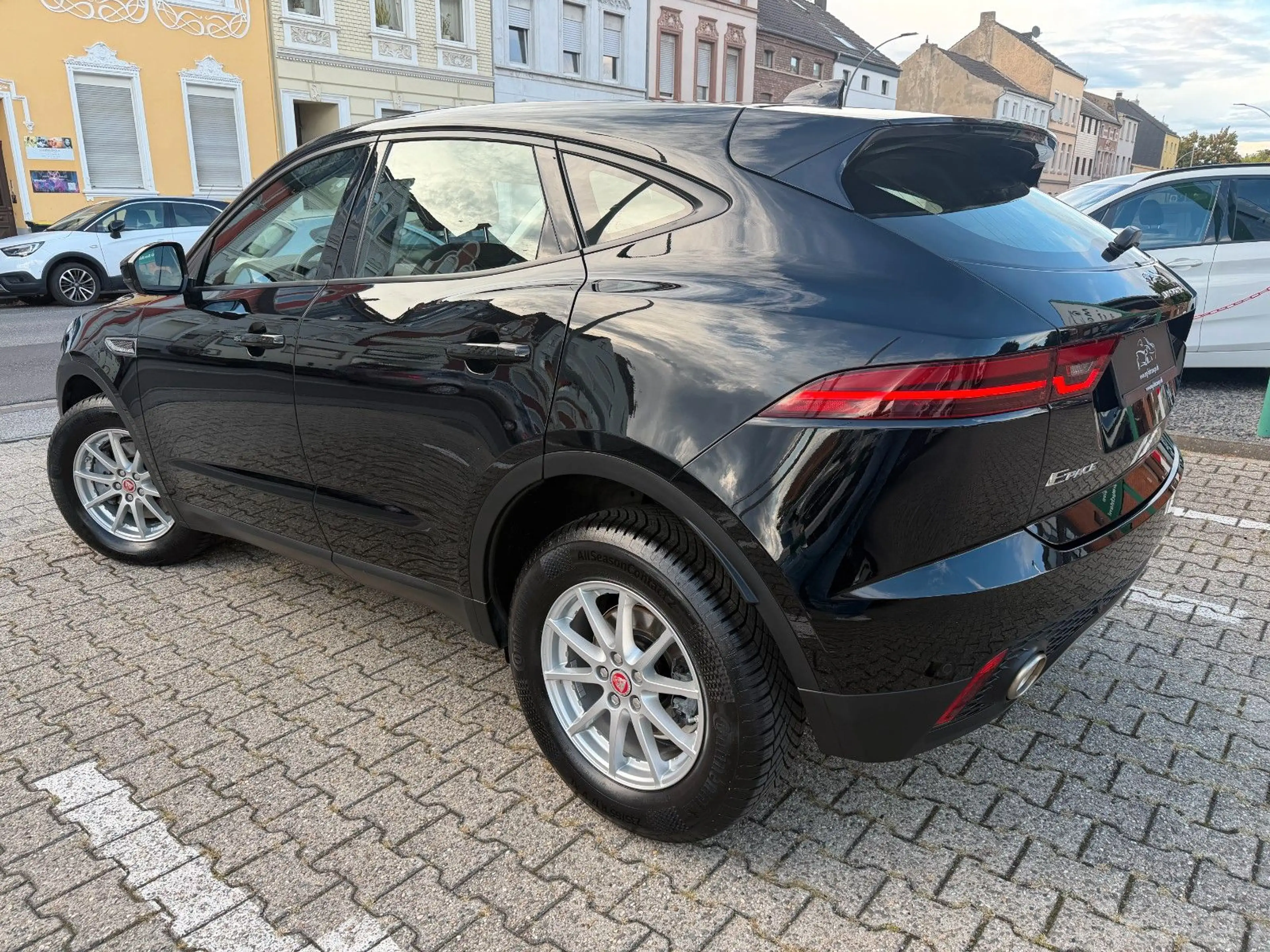 Jaguar E-Pace E-PACE Basis AWD NAVI KAMERA — photo 6
