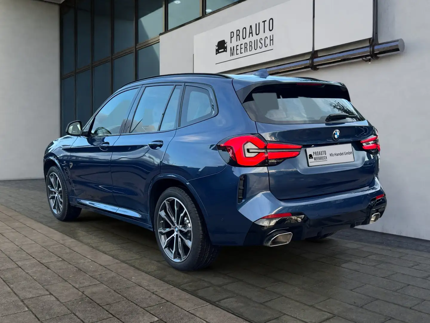 BMW X3 xDrive 20d M Sport HEADUP/DRIVINGASSITANT/DAB Blauw - 2