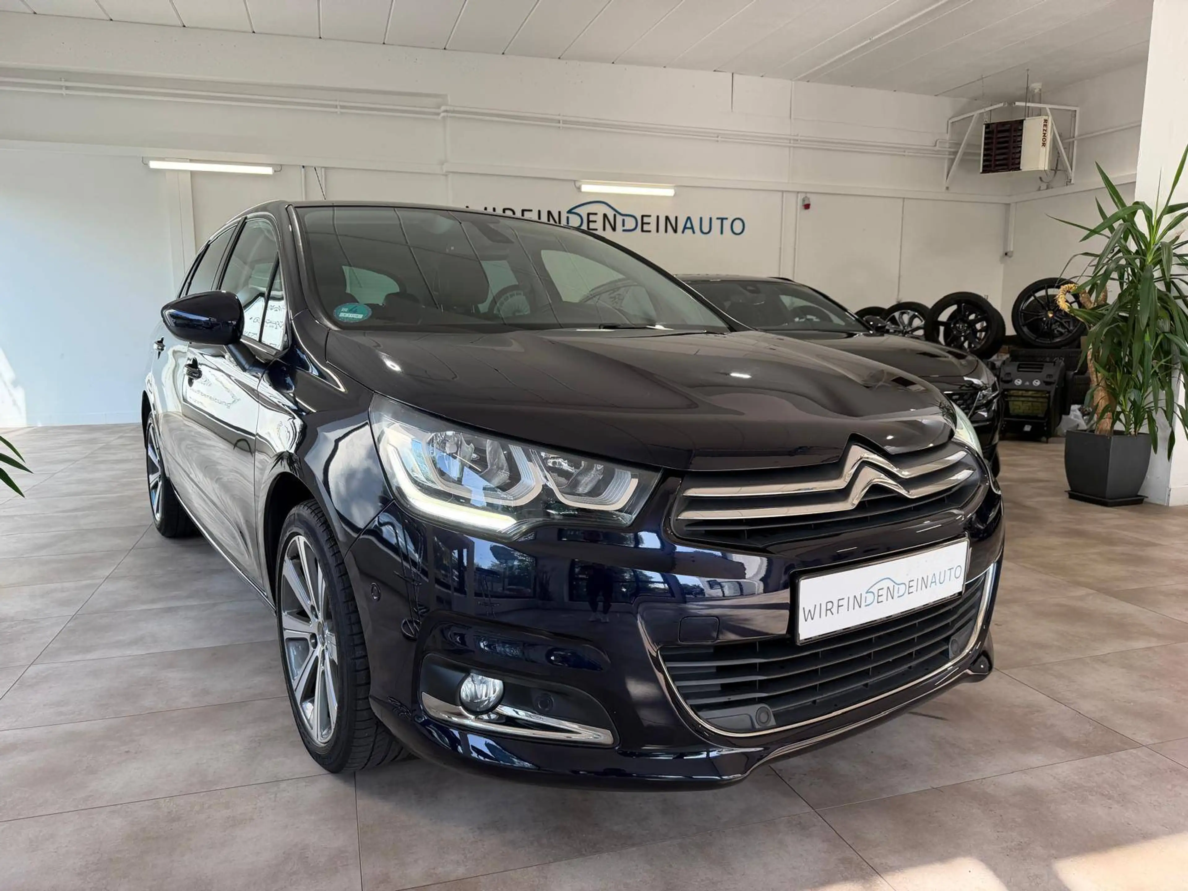 Citroen C4 C4 Shine*Sonderlack*LED*NAVI*Tempo*Autom.*AHK