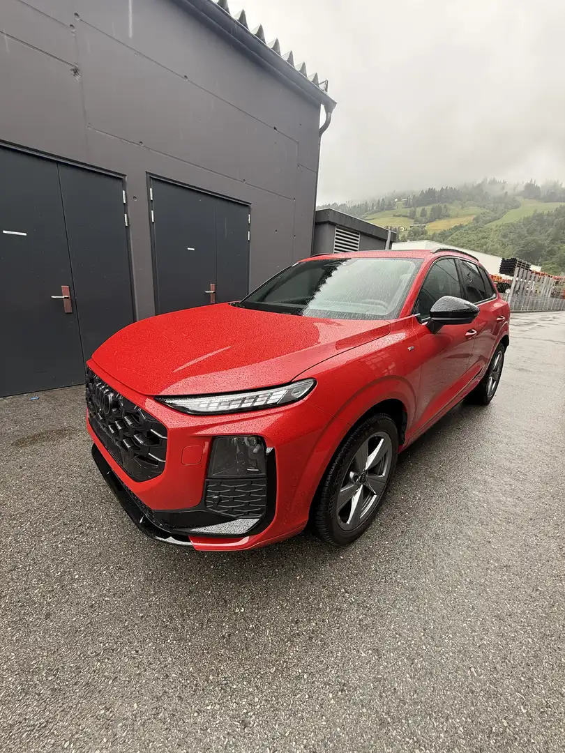 Audi Q3 2,0 TFSI quattro Rot - 1