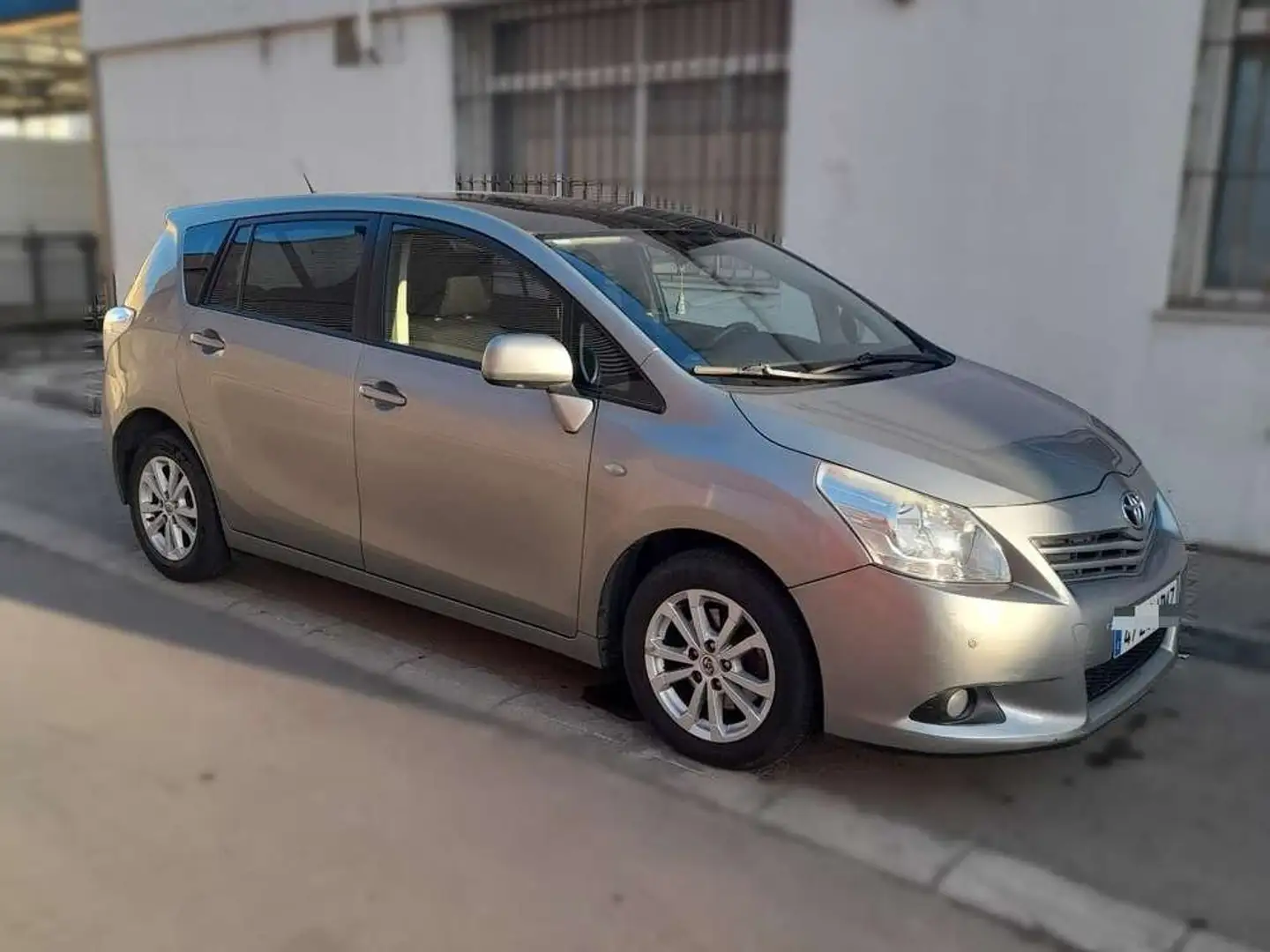 Toyota Verso 2.0D Active 120 5pl. Gris - 2