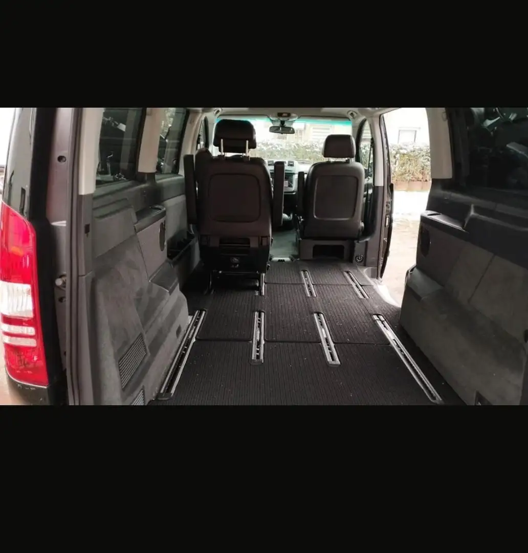 Mercedes-Benz Viano Viano Diesel 3.0 CDI DPF extralang Automatik Ambie Černá - 2