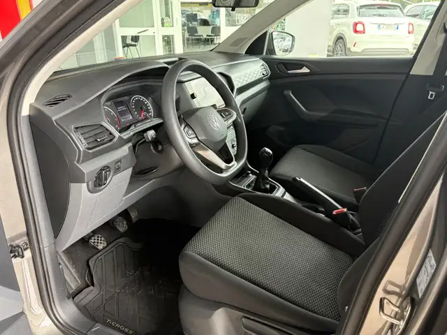 Volkswagen T-Cross view 10