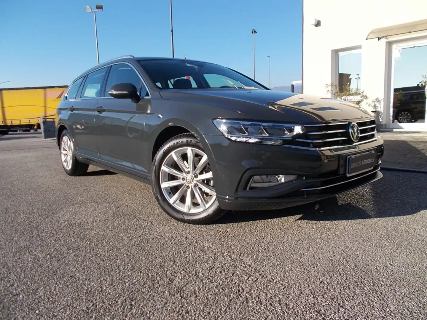 Volkswagen Passat Variant 1.6 TDI SCR DSG Business BMT Gris - 1