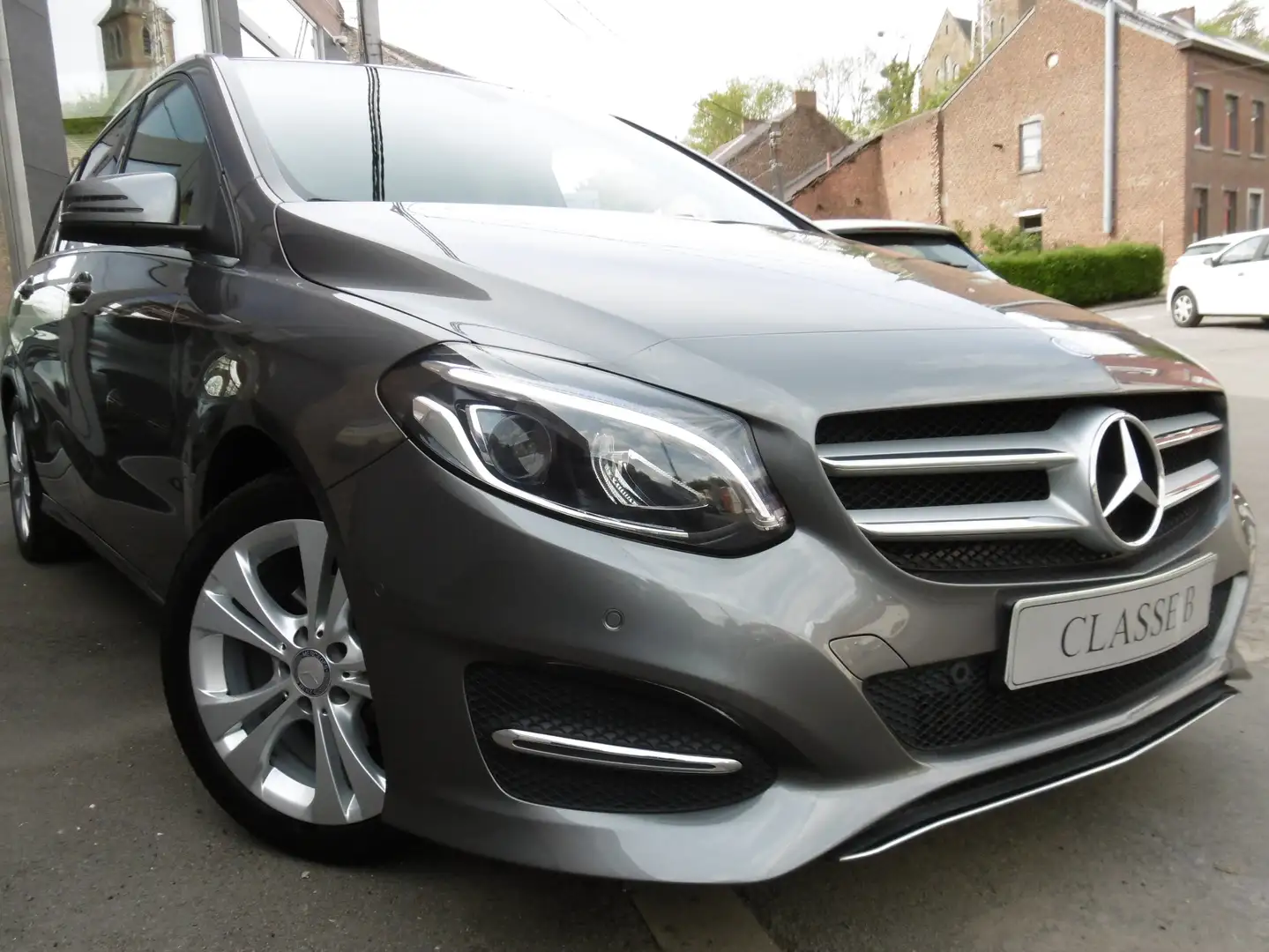 Mercedes-Benz B 180 d Gris - 2