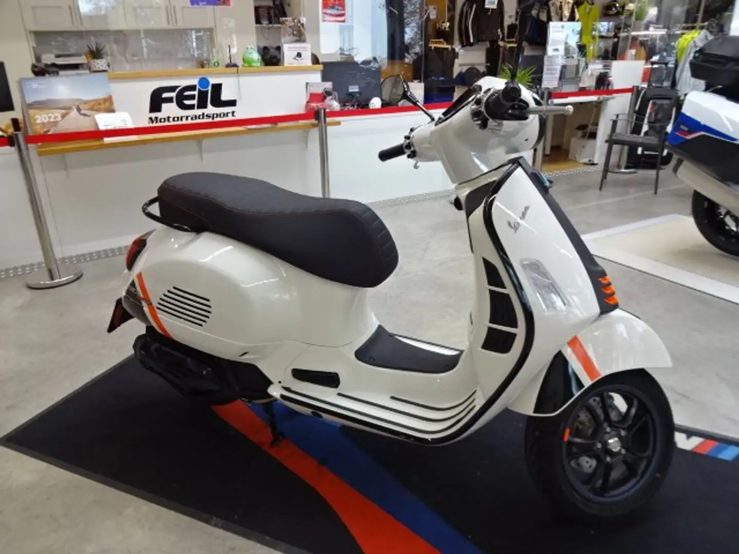 Vespa GTS Super Sport 125 E5 weiß - Neufahrzeug Blanc - 1