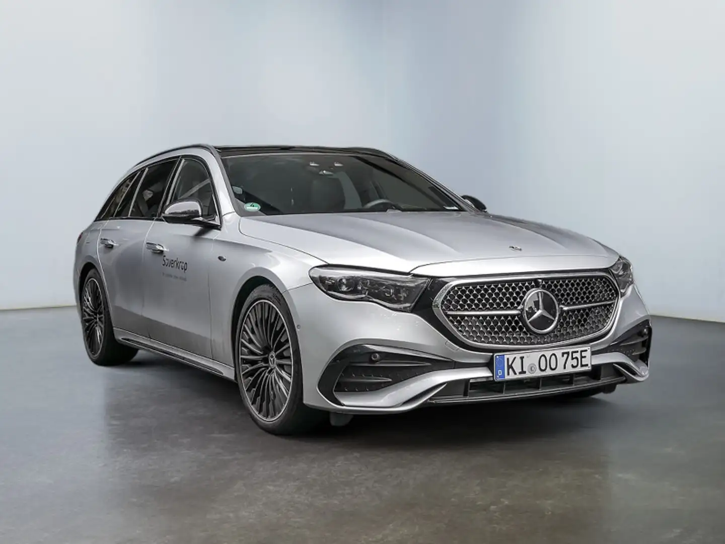 Mercedes-Benz E 300 de T mit EQ Hybrid Technologie AMG NIGHT Silber - 2