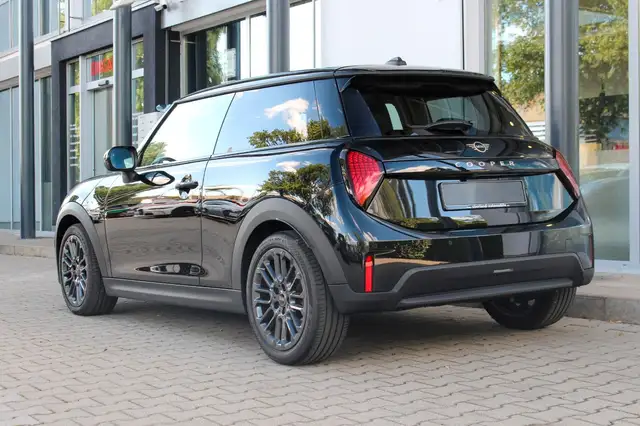 Mini Hatch view 7