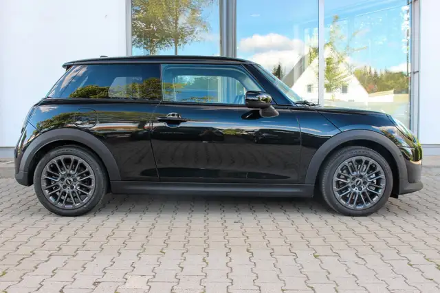 Mini Hatch view 4