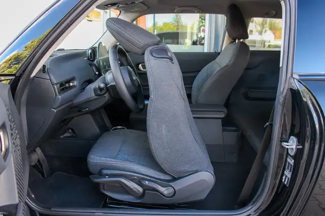 Mini Hatch view 14