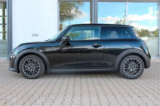 Mini Hatch view 8
