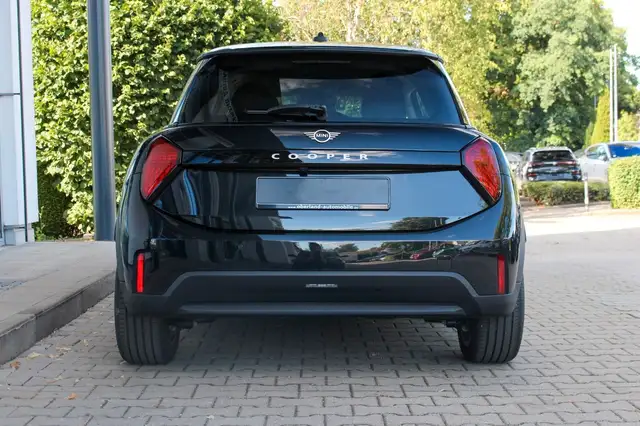 Mini Hatch view 6