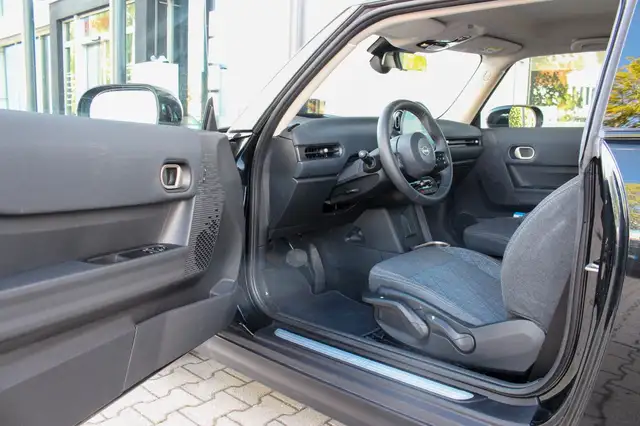 Mini Hatch view 9