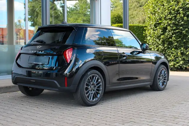 Mini Hatch view 5