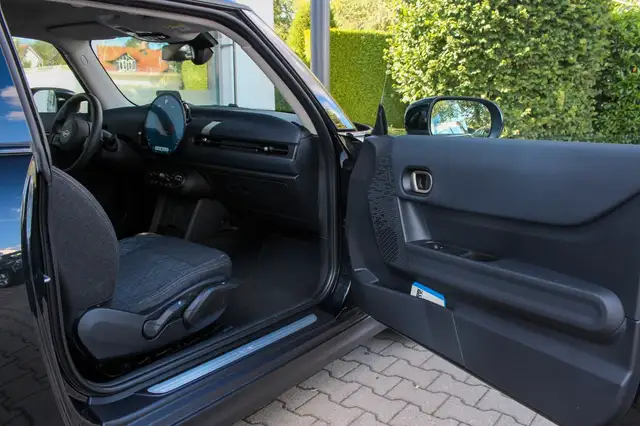 Mini Hatch view 16