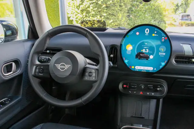 Mini Hatch view 22