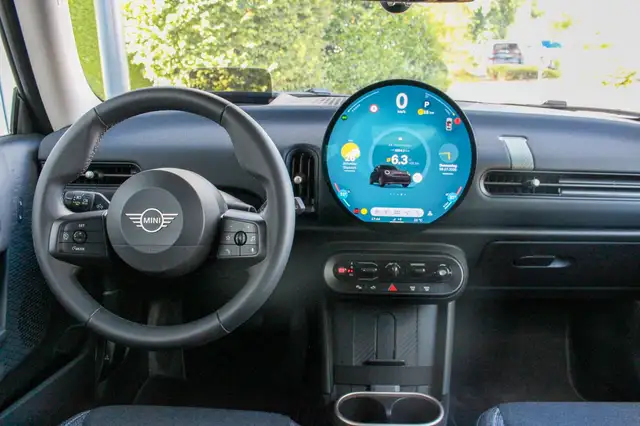 Mini Hatch view 23