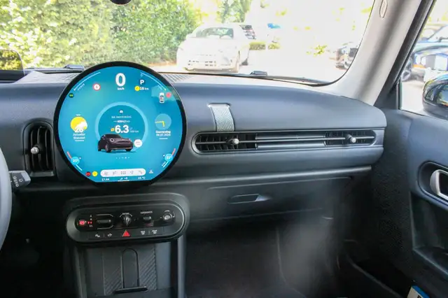 Mini Hatch view 24