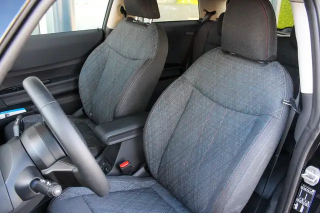 Mini Hatch view 11