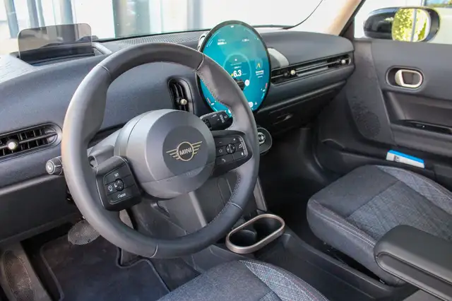 Mini Hatch view 12