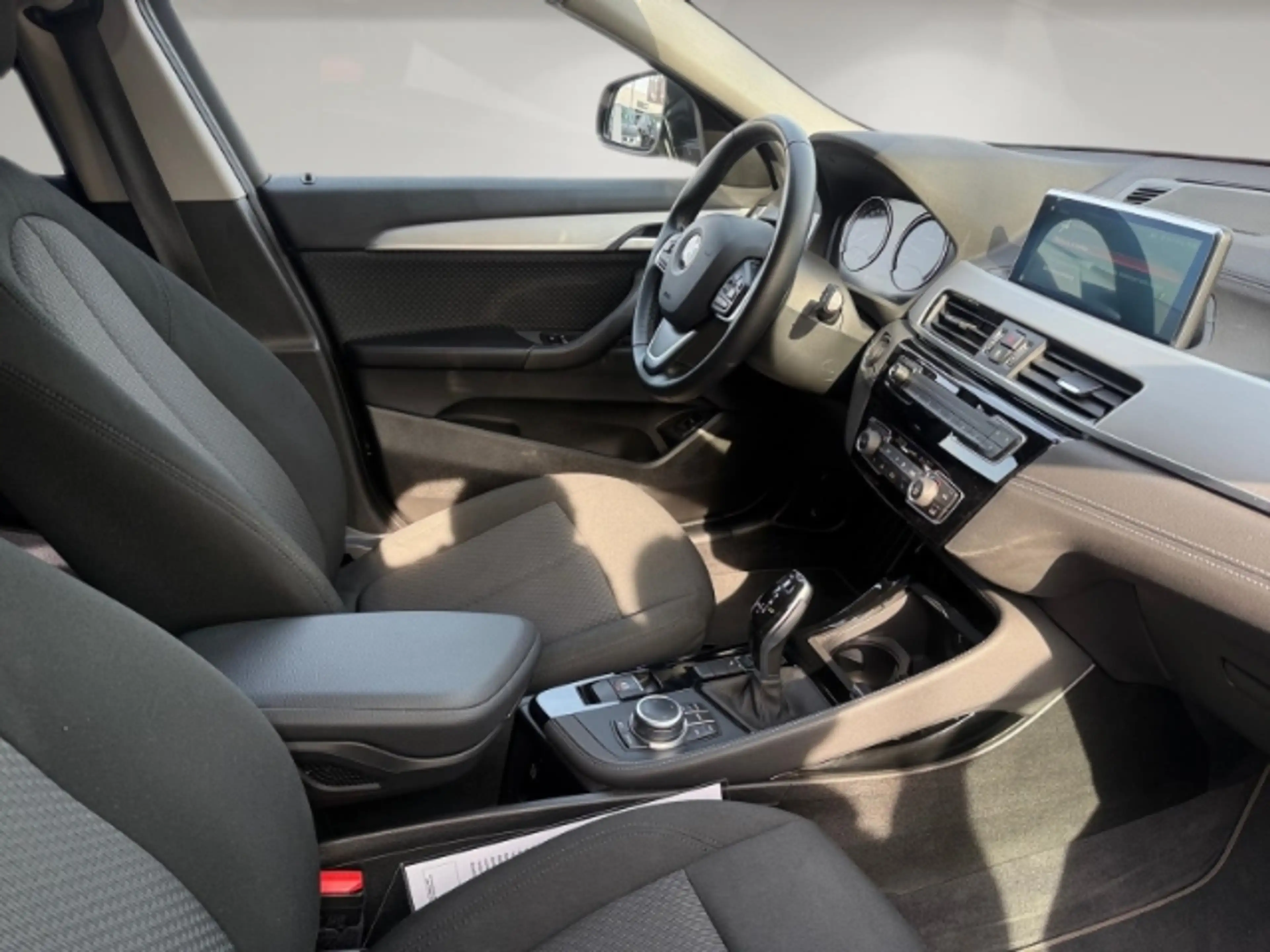 BMW X2 SDrive 20 i Advantage/Totwinkelass./CarPlay/Tempom — photo 14