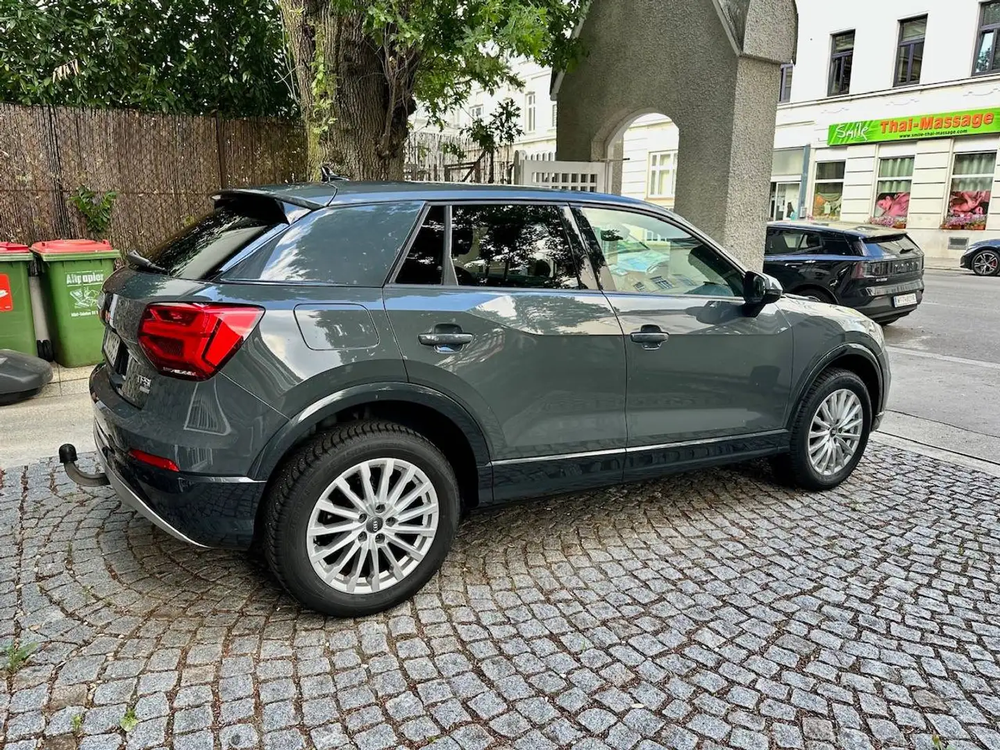 Audi Q2 Q2 1,0 TFSI Design S-tronic Design Grau - 2