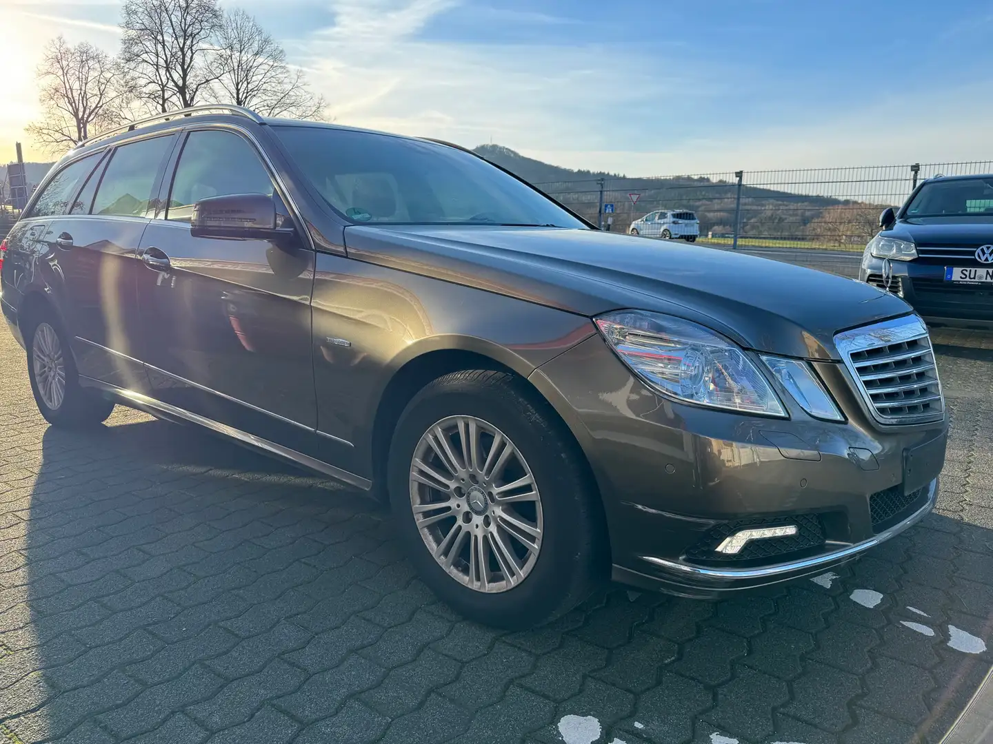 Mercedes-Benz E 200 T CGI BlueEFFICIENCY Automatik Elegance Hnědá - 1