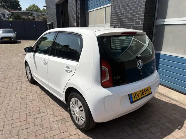 Volkswagen Up! view 12