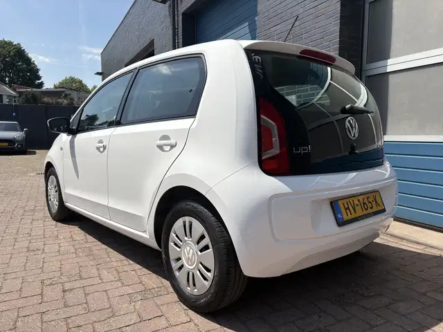 Volkswagen Up! view 13