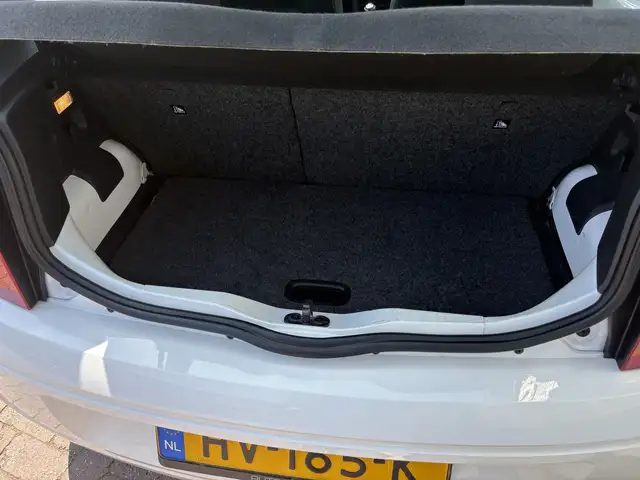 Volkswagen Up! view 14