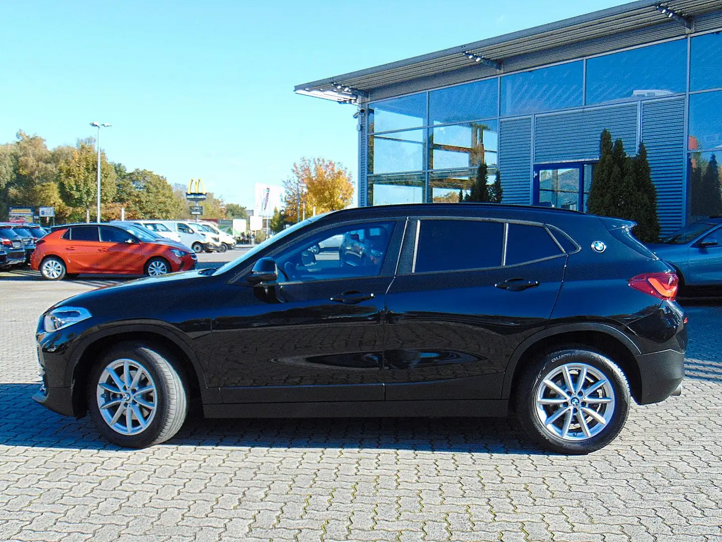 BMW X2 sDrive 18i Advantage - LED - Kamera - Navi - Schwarz - 2