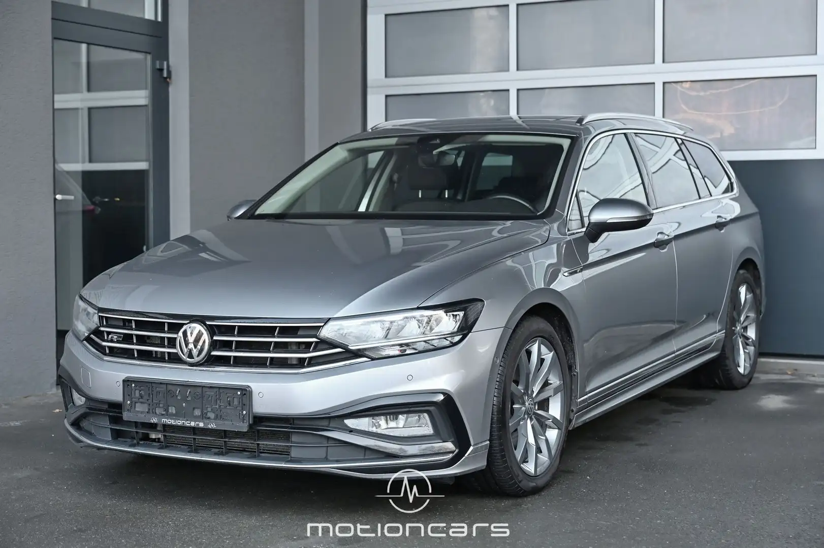 Volkswagen Passat Variant Passat 2.0 TDI BMT/Start-Stopp Elegance R-Line D Silber - 1