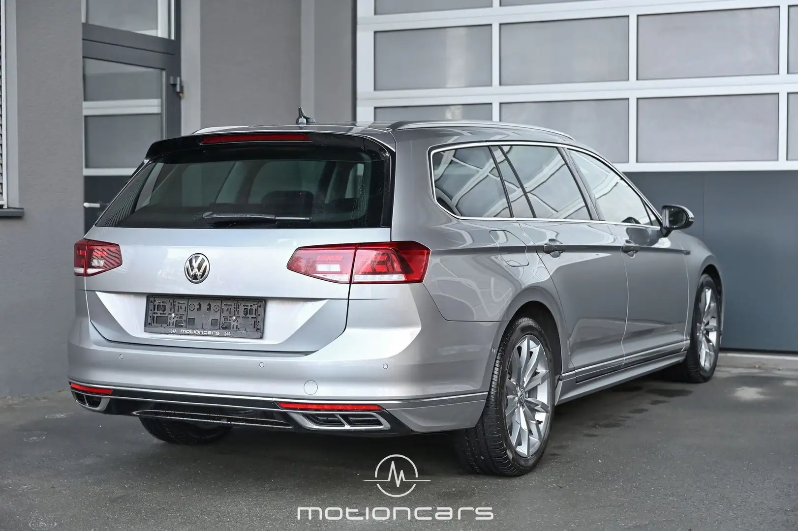 Volkswagen Passat Variant Passat 2.0 TDI BMT/Start-Stopp Elegance R-Line D Silber - 2