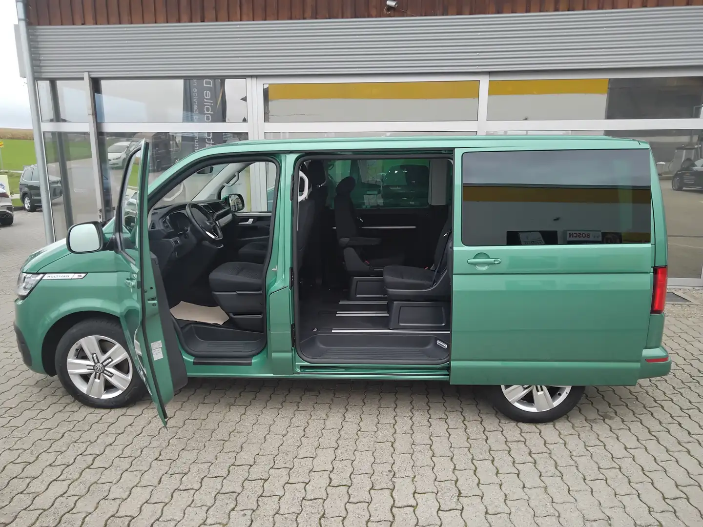 Volkswagen T6.1 Multivan Multivan Comfortline 4MOTION Vert - 2