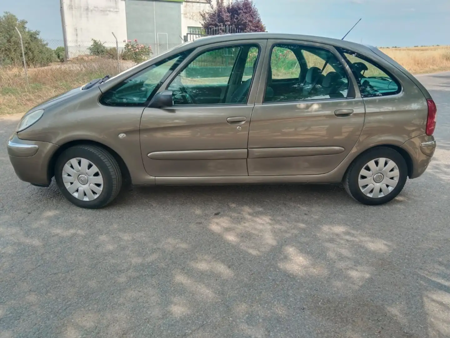 Citroen Xsara Picasso 1.6HDi Exclusive 07 Bruin - 2