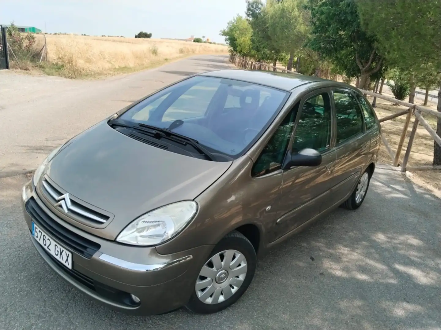 Citroen Xsara Picasso 1.6HDi Exclusive 07 Bruin - 1
